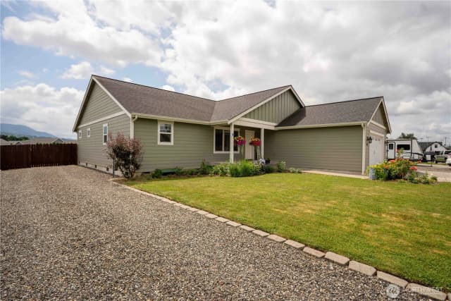 Property photo for 413 Cornerstone Drive, Sumas photo 3