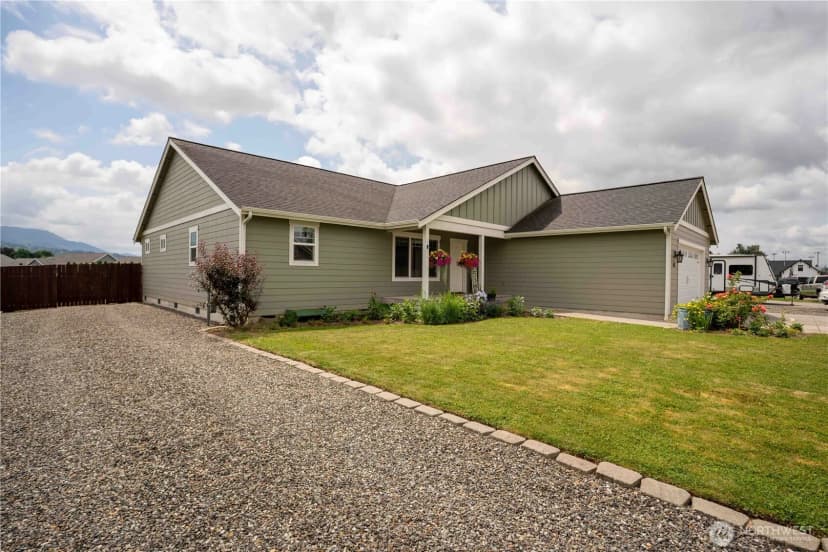Property photo for 413 Cornerstone Drive, Sumas photo 3
