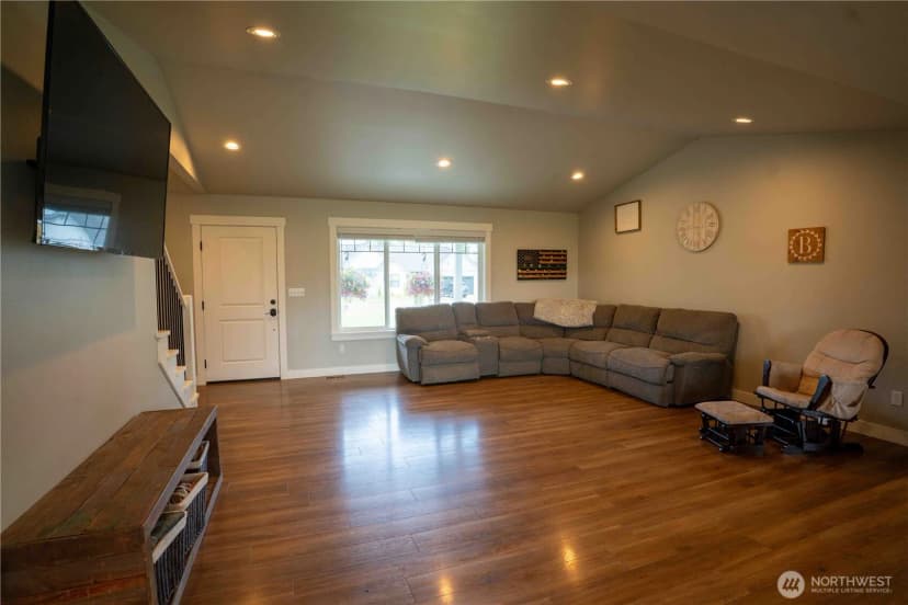 Property photo for 413 Cornerstone Drive, Sumas photo 12