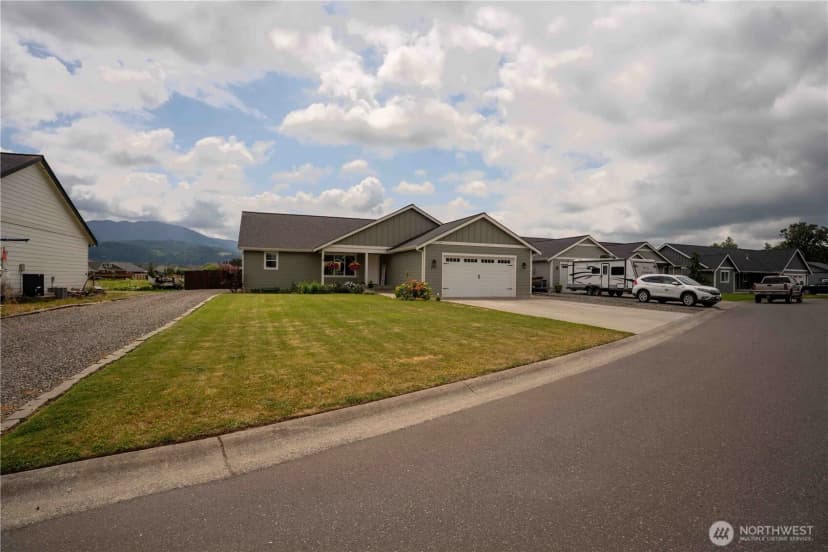 Property photo for 413 Cornerstone Drive, Sumas photo 2