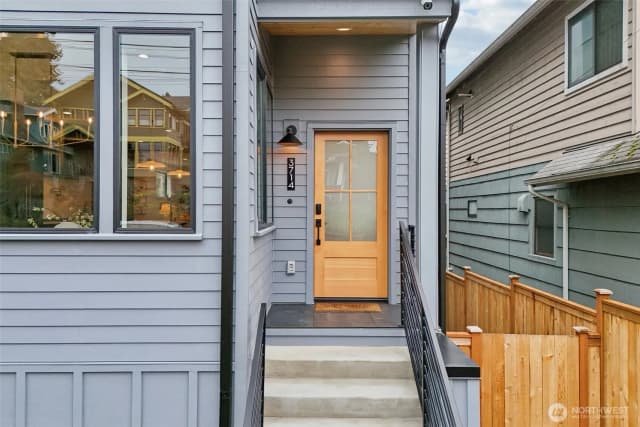 Property photo for 3714 Bagley Avenue N, Seattle photo 4
