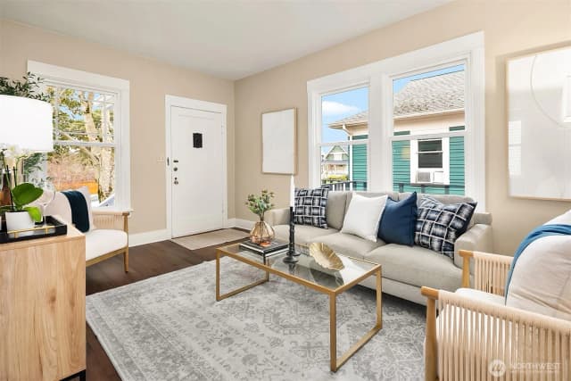 Property photo for 511 W Mcgraw Street, Seattle photo 2