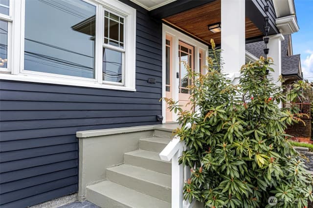 Property photo for 1425 S Hanford Street, Seattle photo 2