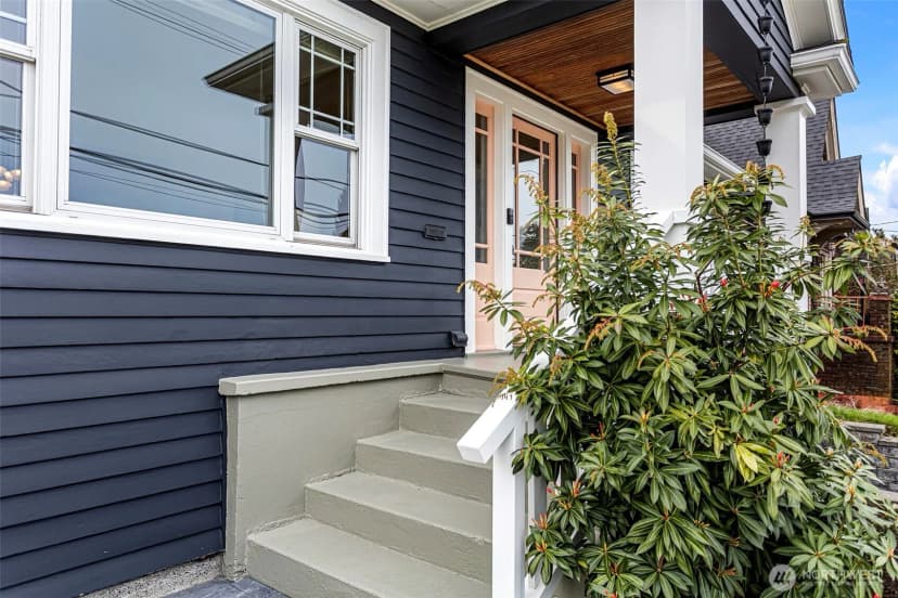 Property photo for 1425 S Hanford Street, Seattle photo 2