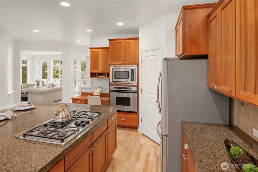 Property photo for 917 Bear Ridge Court Nw, Issaquah photo 8