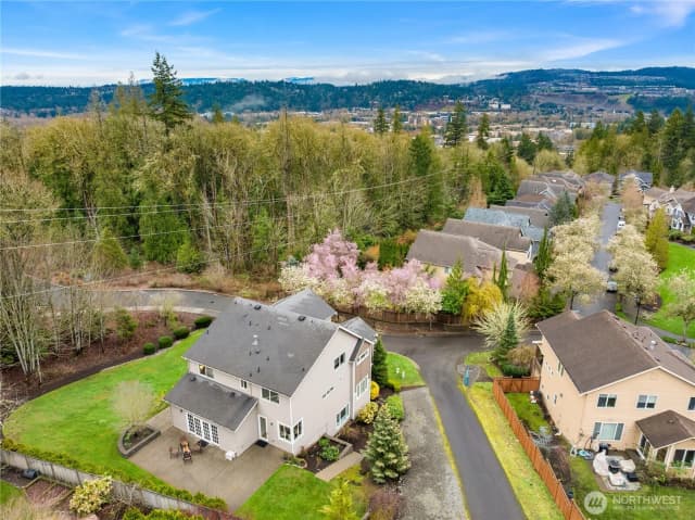 Property photo for 917 Bear Ridge Court Nw, Issaquah photo 2