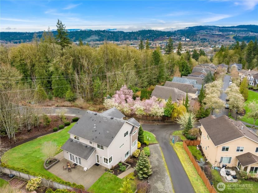 Property photo for 917 Bear Ridge Court Nw, Issaquah photo 2