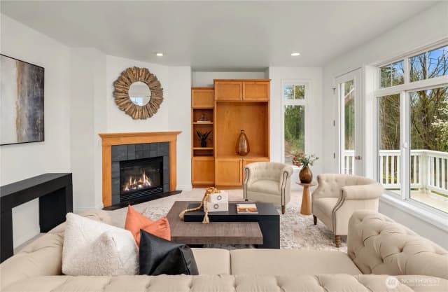 Property photo for 917 Bear Ridge Court Nw, Issaquah photo 3