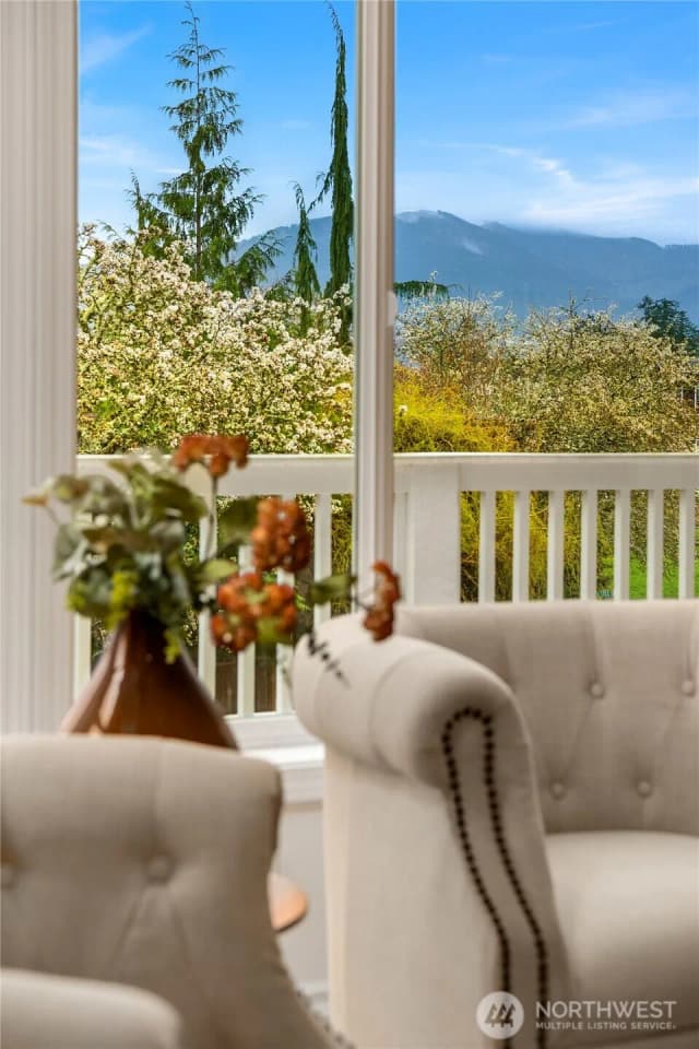 Property photo for 917 Bear Ridge Court Nw, Issaquah photo 5