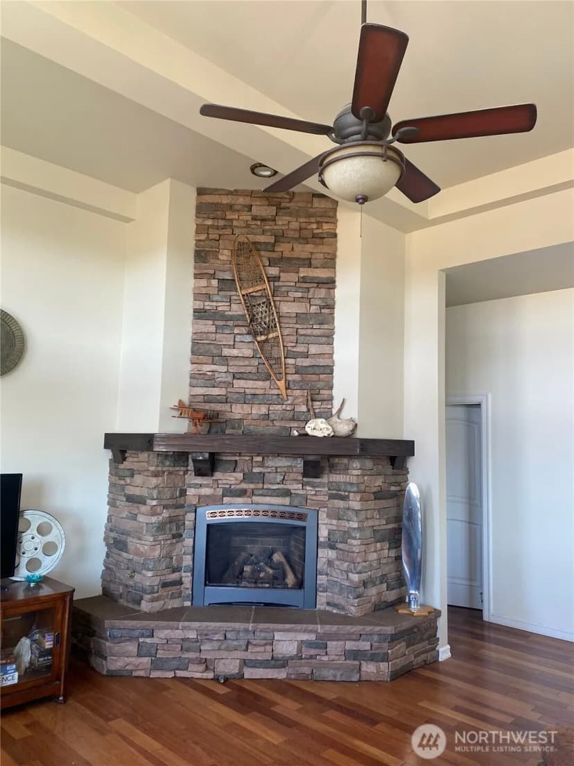 Property photo for 55776 Bay Area Drive, Electric City photo 15