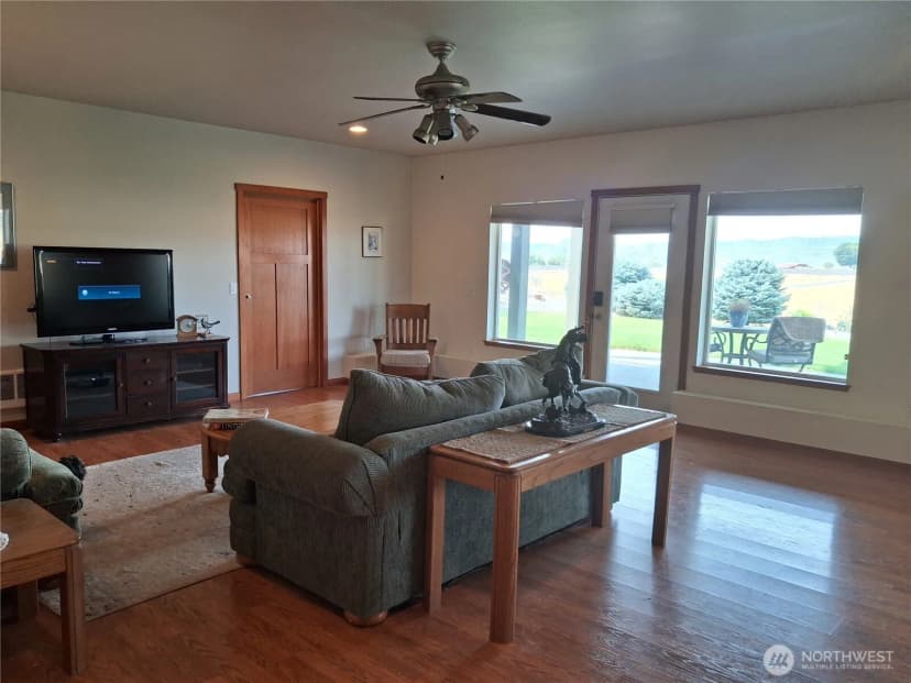 Property photo for 55776 Bay Area Drive, Electric City photo 27