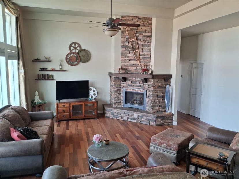 Property photo for 55776 Bay Area Drive, Electric City photo 12