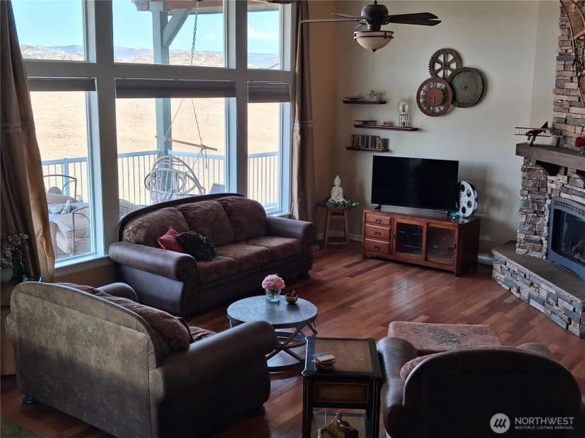 Property photo for 55776 Bay Area Drive, Electric City photo 13