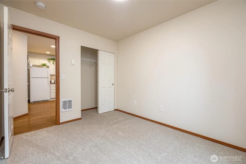 Property photo for 422 Oak Hill Lane, Burlington photo 20