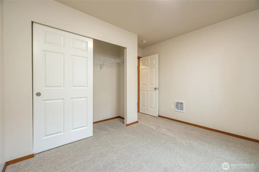 Property photo for 422 Oak Hill Lane, Burlington photo 23