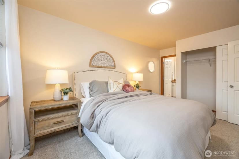 Property photo for 422 Oak Hill Lane, Burlington photo 15