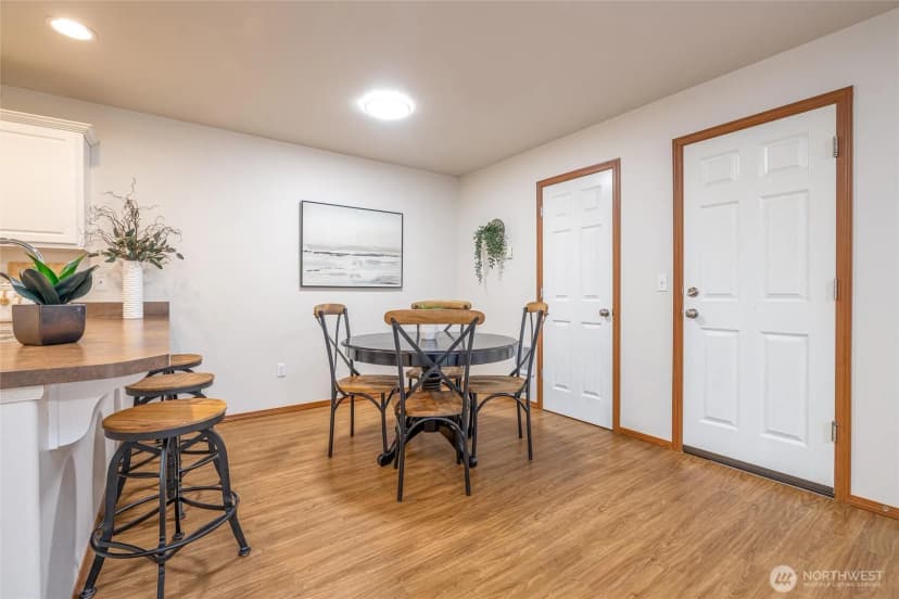 Property photo for 422 Oak Hill Lane, Burlington photo 9