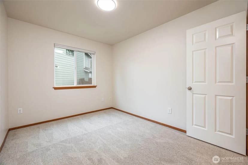 Property photo for 422 Oak Hill Lane, Burlington photo 19