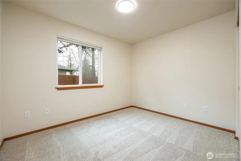 Property photo for 422 Oak Hill Lane, Burlington photo 22