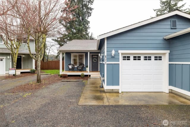 Property photo for 422 Oak Hill Lane, Burlington