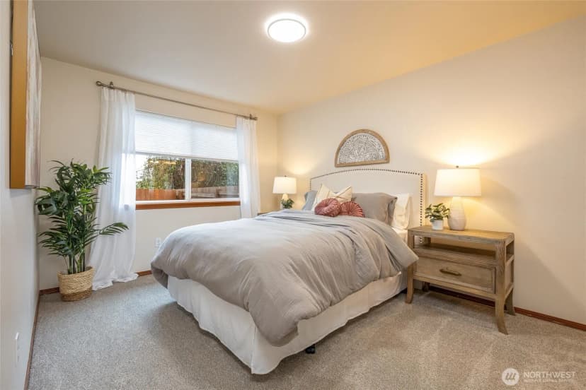 Property photo for 422 Oak Hill Lane, Burlington photo 13
