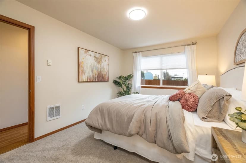 Property photo for 422 Oak Hill Lane, Burlington photo 14