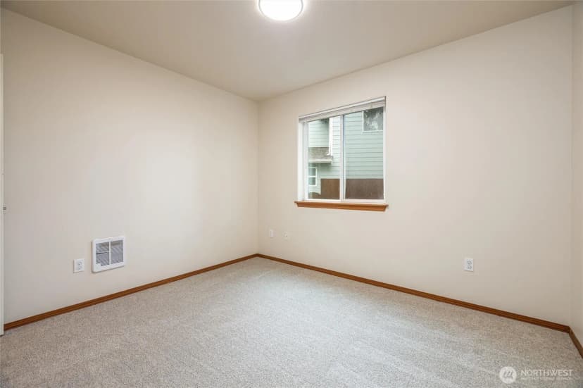 Property photo for 422 Oak Hill Lane, Burlington photo 24