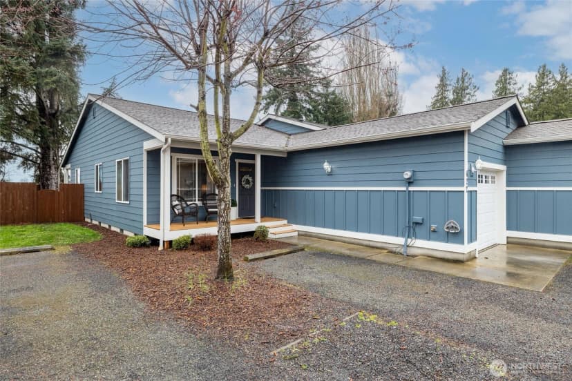 Property photo for 422 Oak Hill Lane, Burlington photo 2
