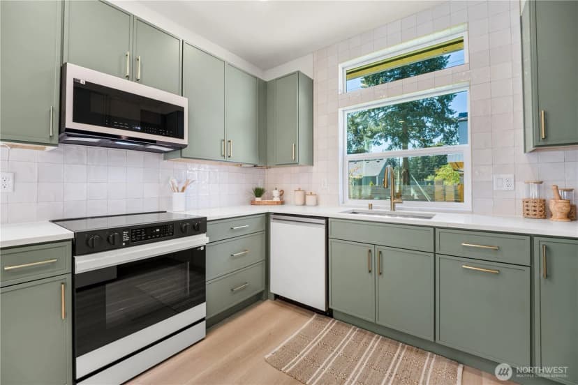 Property photo for 513 Ne 123rd Street, Seattle photo 4