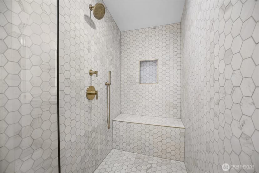 Property photo for 513 Ne 123rd Street, Seattle photo 11
