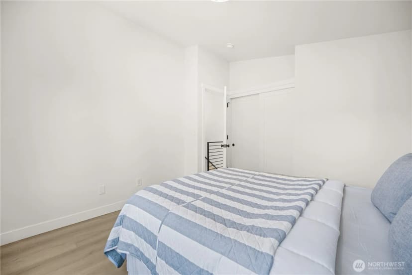 Property photo for 513 Ne 123rd Street, Seattle photo 10