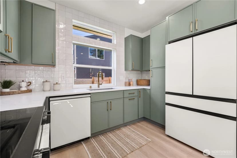 Property photo for 513 Ne 123rd Street, Seattle photo 5