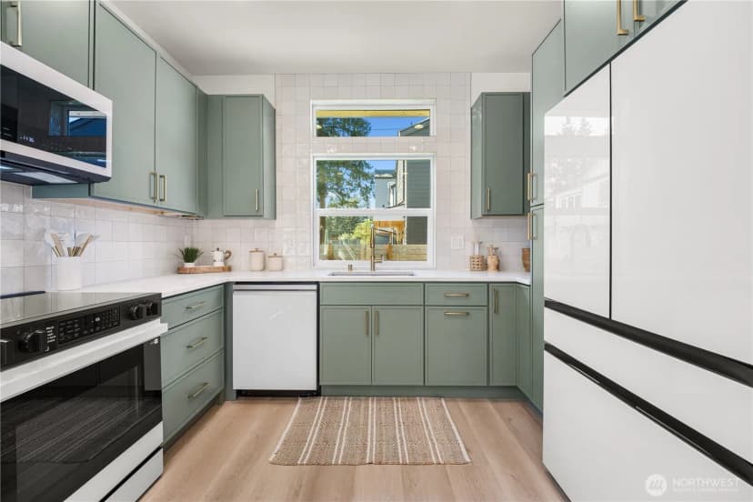 Property photo for 513 Ne 123rd Street, Seattle photo 6