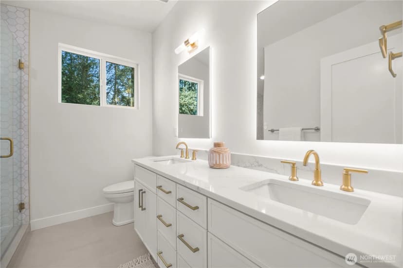 Property photo for 513 Ne 123rd Street, Seattle photo 13