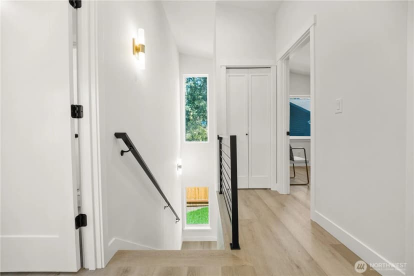 Property photo for 513 Ne 123rd Street, Seattle photo 25