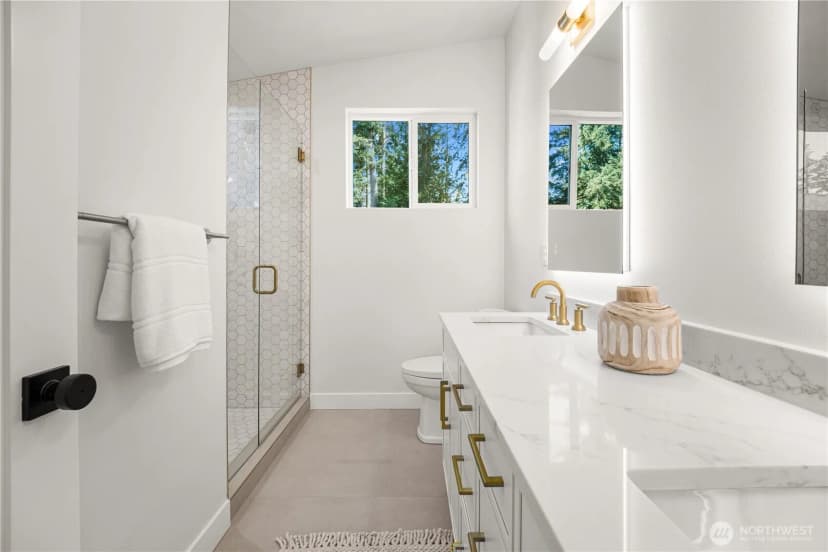Property photo for 513 Ne 123rd Street, Seattle photo 12
