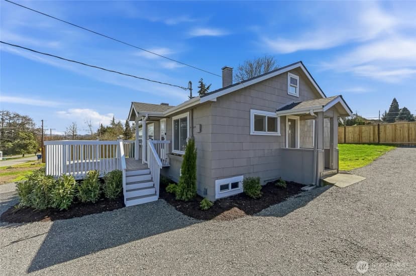 Property photo for 1221 S 101st Street, Seattle photo 3