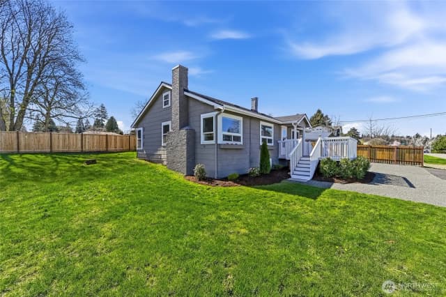 Property photo for 1221 S 101st Street, Seattle photo 2