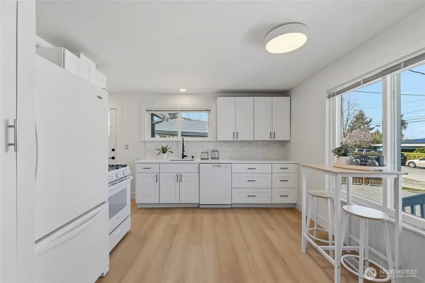 Property photo for 1221 S 101st Street, Seattle photo 9