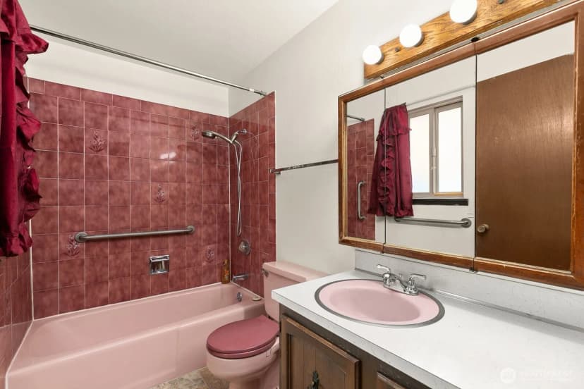 Property photo for 10411 57th Avenue S, Seattle photo 12