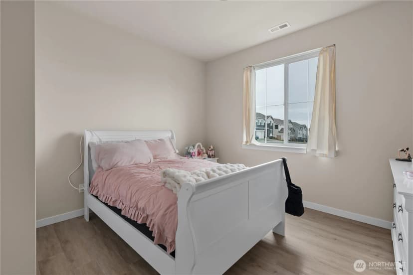 Property photo for 2120 Sw Putnam Drive, Oak Harbor photo 13