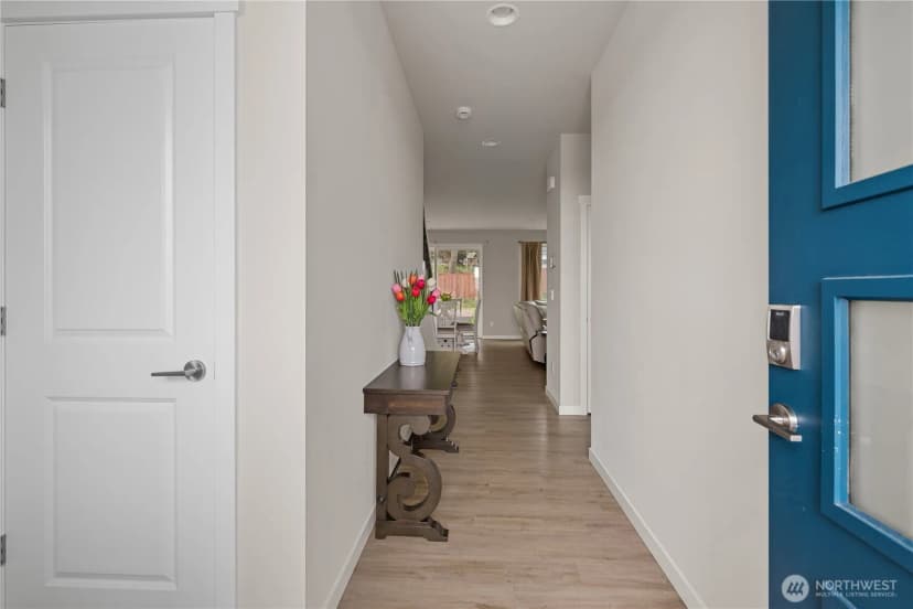 Property photo for 2120 Sw Putnam Drive, Oak Harbor photo 3