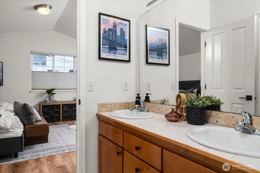 Property photo for 6035 Fauntleroy Way Sw #b, Seattle photo 12