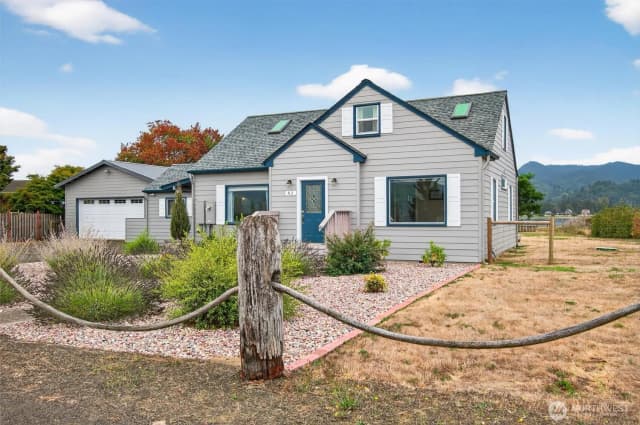 Property photo for 82 E Sunny Sands Road, Cathlamet
