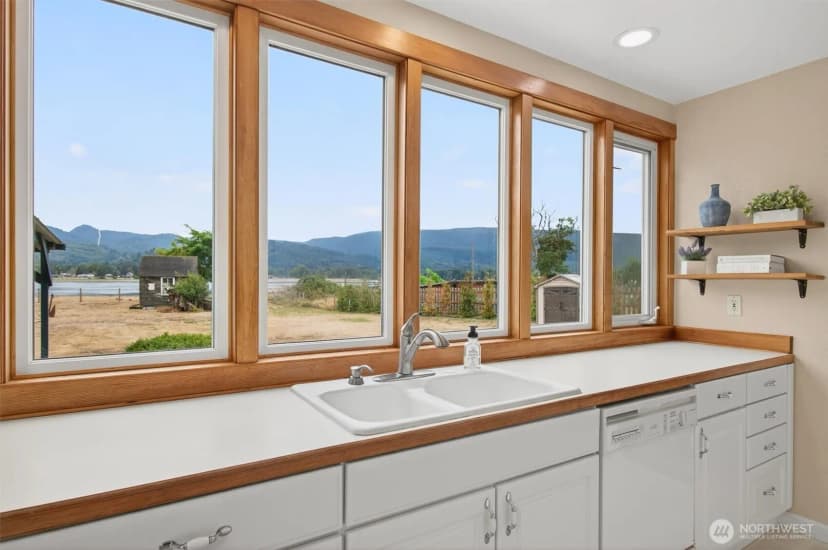 Property photo for 82 E Sunny Sands Road, Cathlamet photo 4