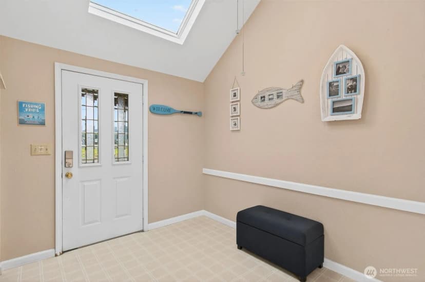 Property photo for 82 E Sunny Sands Road, Cathlamet photo 2