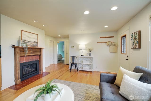 Property photo for 3625 36th Avenue W, Seattle photo 4