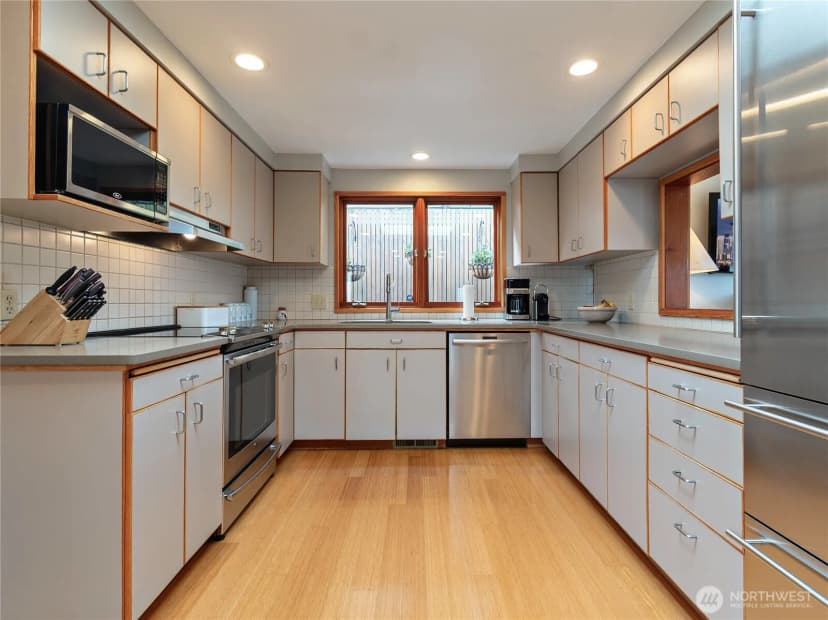 Property photo for 5320 47th Avenue Sw, Seattle photo 24