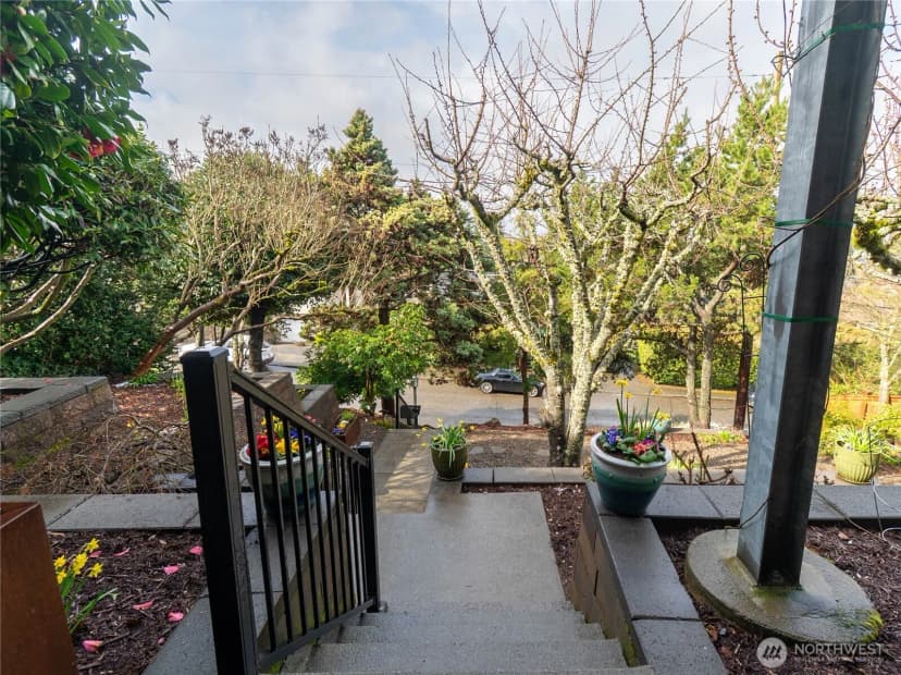 Property photo for 5320 47th Avenue Sw, Seattle photo 9