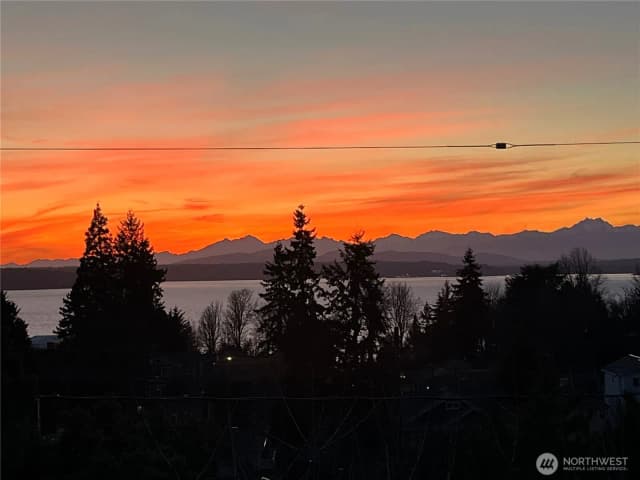 Property photo for 5320 47th Avenue Sw, Seattle photo 4